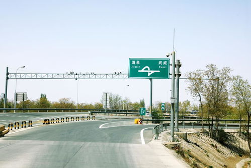 借路牌為山川立傳 卡車司機(jī)與遠(yuǎn)方深度對(duì)話的日常迷狂